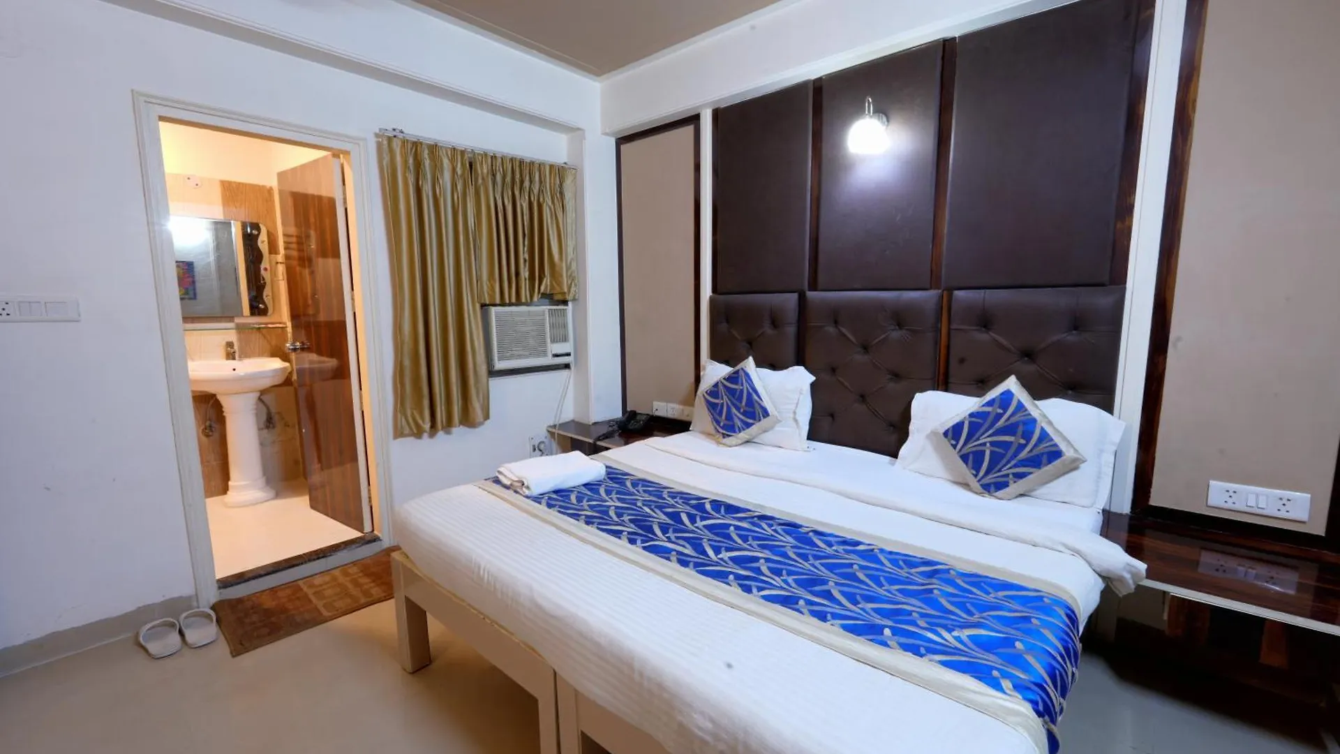 A Family Hotel Oppera Near Igi Airport Nueva Delhi